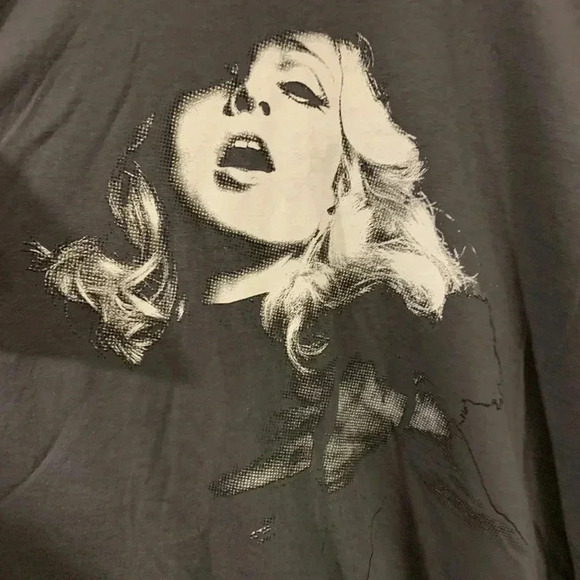 Madonna Sticky & Sweet 2010 Concert  T-Shirt - Picture 3 of 6